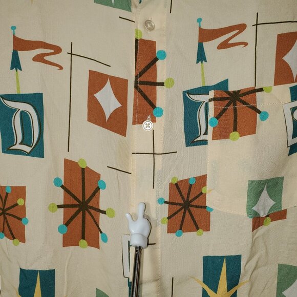 Disney Fantasyland Woven Camp Shirt Men's L Short Sleeve Button Up Starburst AOP - Picture 3 of 9